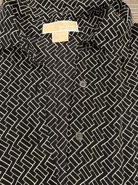 Michael Kors Black and White Geometric Button-Up Top 💯 silk